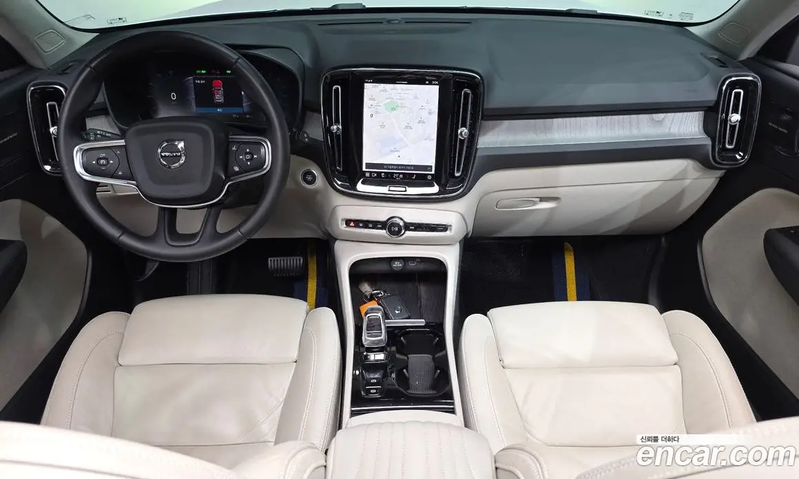 Volvo XC40 2023 2.0 автомат (гидро), фото 9
