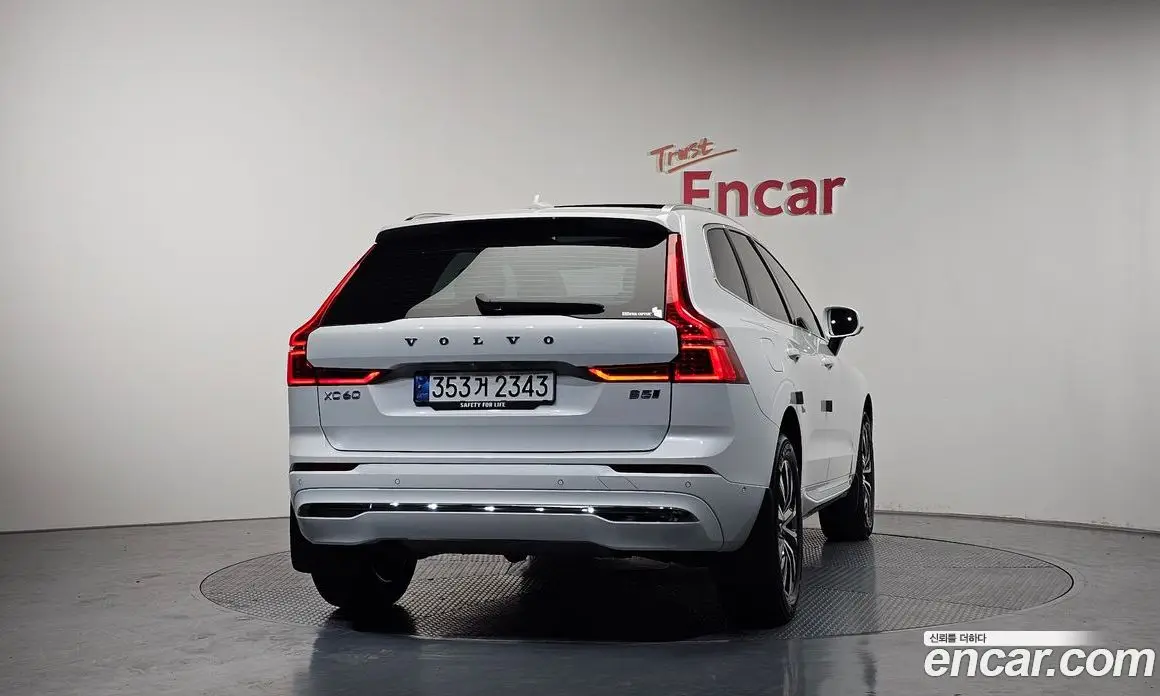 Volvo XC60 2024 2.0 автомат (гидро), фото 4