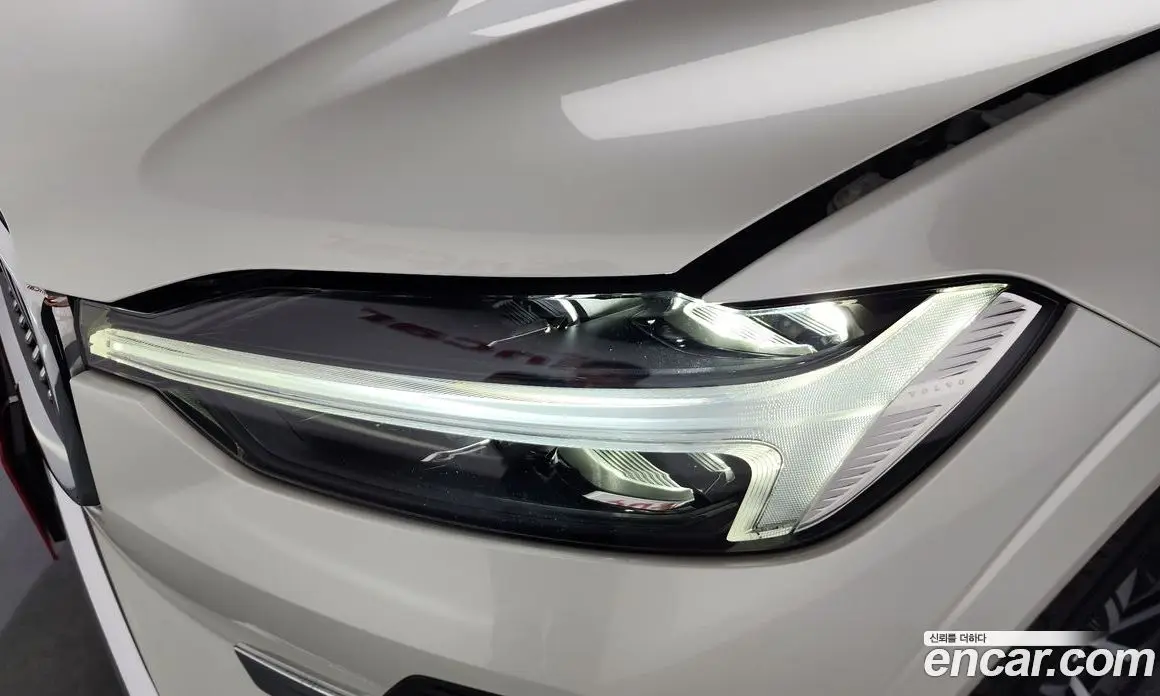 Volvo XC60 2024 2.0 автомат (гидро), фото 8