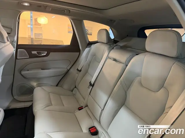 Volvo XC60 2026 2.0 автомат (гидро), миниатюра 11