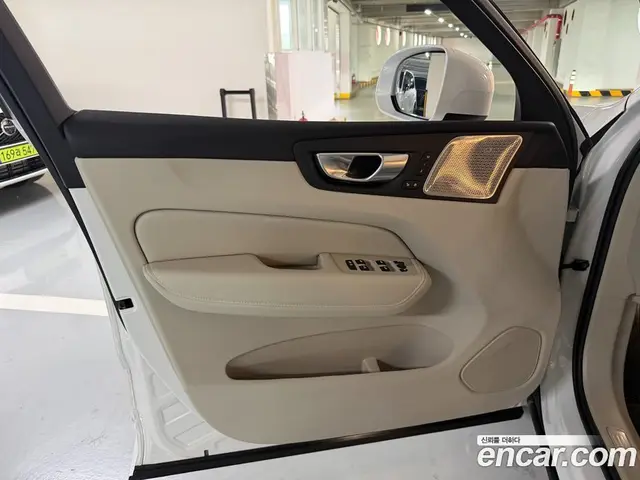 Volvo XC60 2026 2.0 автомат (гидро), миниатюра 12