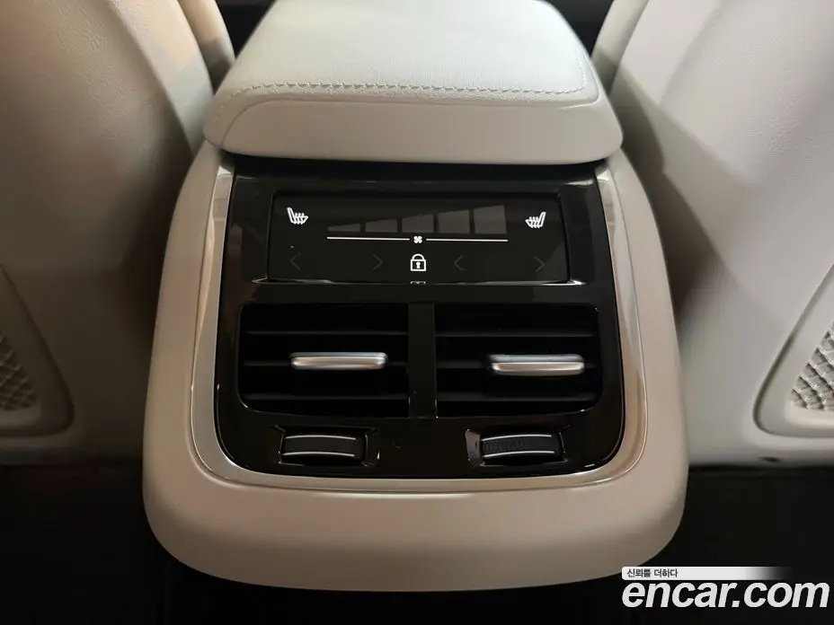 Volvo XC60 2026 2.0 автомат (гидро), фото 13