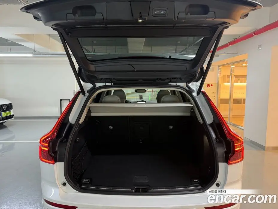 Volvo XC60 2026 2.0 автомат (гидро), фото 14