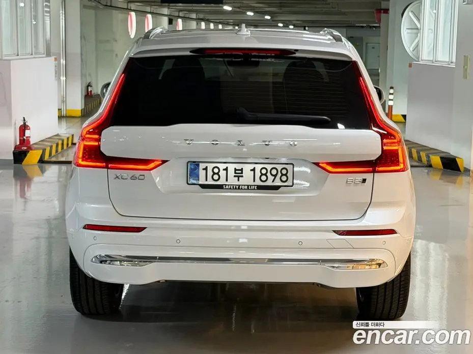 Volvo XC60 2026 2.0 автомат (гидро), фото 4