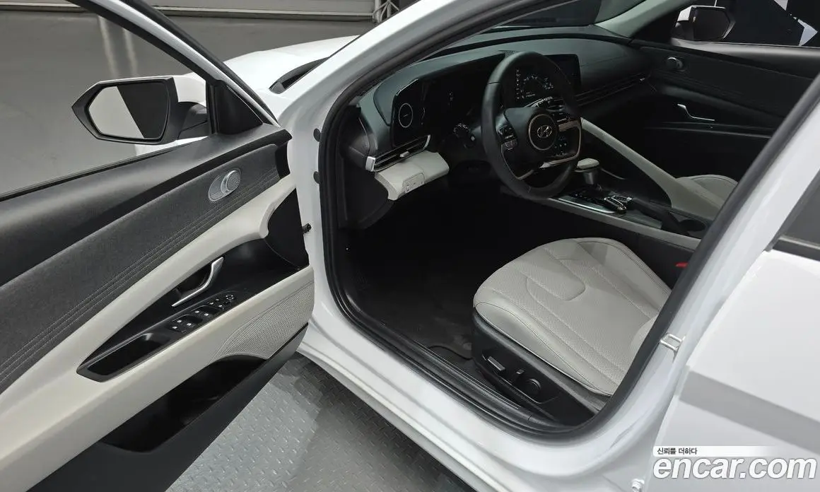 Hyundai Avante 2022 1.6 автомат (гидро), фото 13