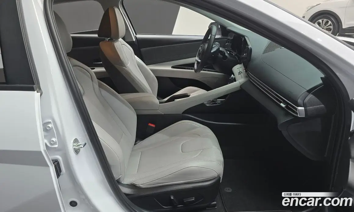 Hyundai Avante 2022 1.6 автомат (гидро), фото 17