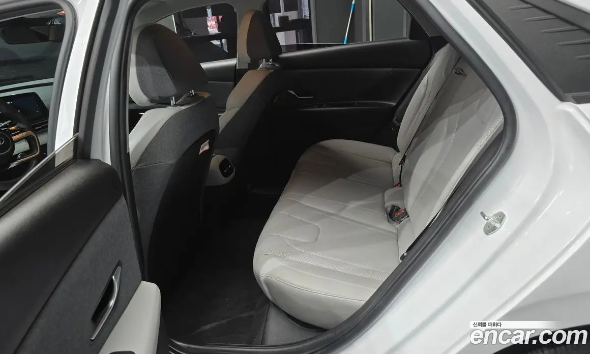 Hyundai Avante 2022 1.6 автомат (гидро), фото 18