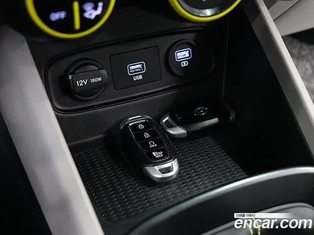 Hyundai Venue 2020 1.6 автомат (гидро), миниатюра 12