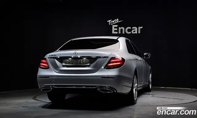 Mercedes-Benz E-Class 2016 1.9 гидро, миниатюра 4 Mercedes-Benz E-Class 2016 1.9 гидро, миниатюра 4