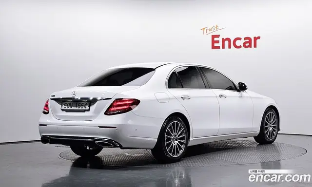 Mercedes-Benz E-Class, 2017, 81 161 км
