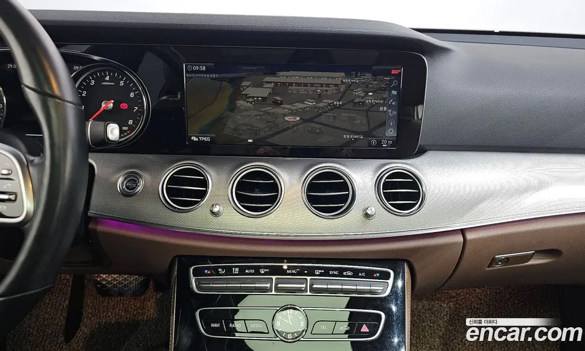 Mercedes-Benz E-Class 2018 2.0 гидро, фото 18 Mercedes-Benz E-Class 2018 2.0 гидро, фото 18