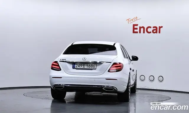Mercedes-Benz E-Class 2018 2.0 гидро, миниатюра 4 Mercedes-Benz E-Class 2018 2.0 гидро, миниатюра 4