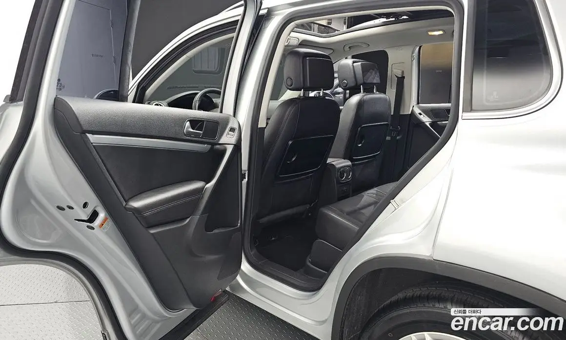 Volkswagen Tiguan 2012 2.0 автомат (гидро), фото 12