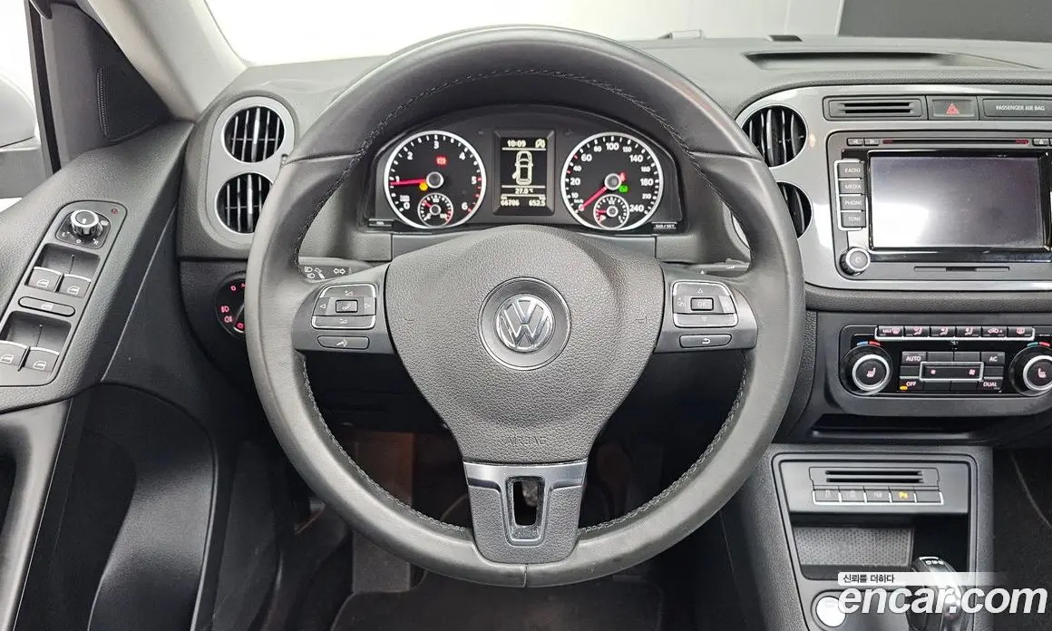Volkswagen Tiguan 2012 2.0 автомат (гидро), фото 13