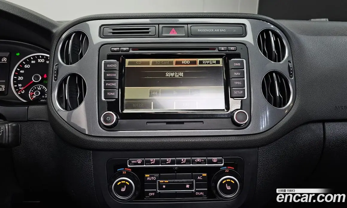 Volkswagen Tiguan 2012 2.0 автомат (гидро), фото 14