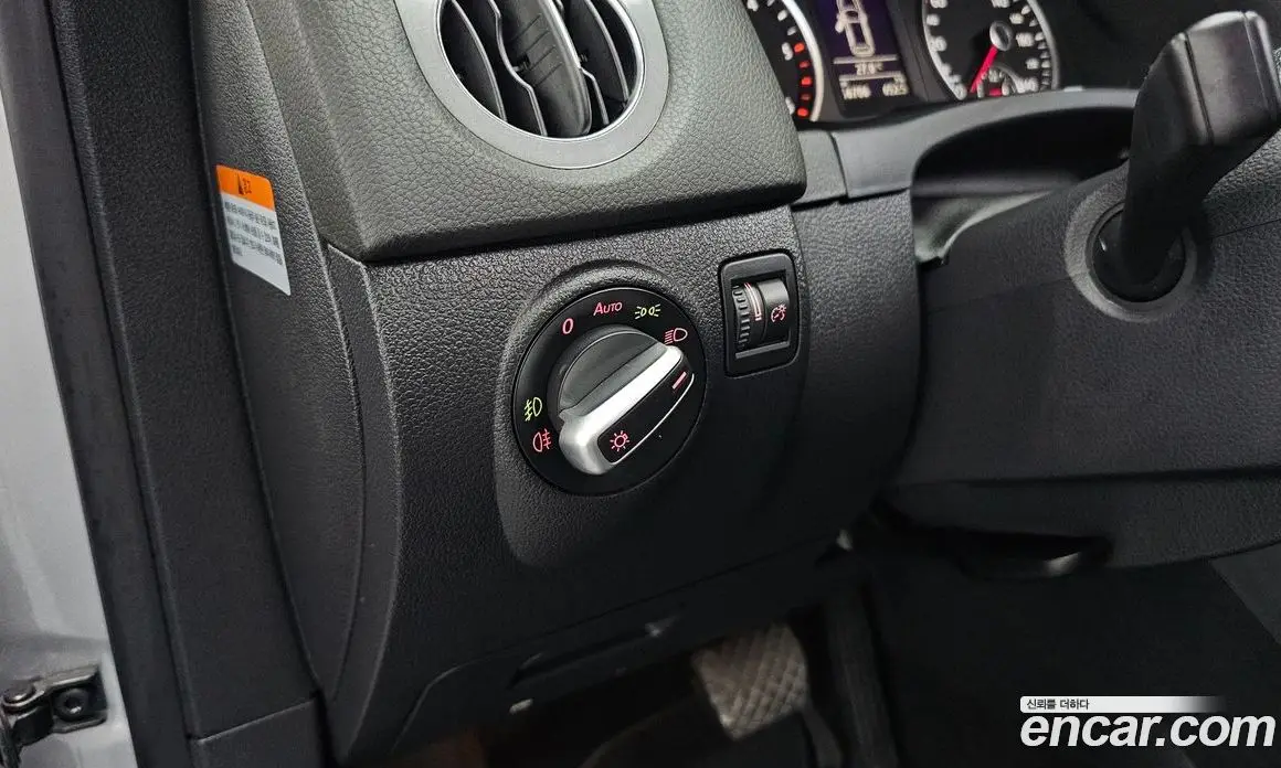 Volkswagen Tiguan 2012 2.0 автомат (гидро), фото 17