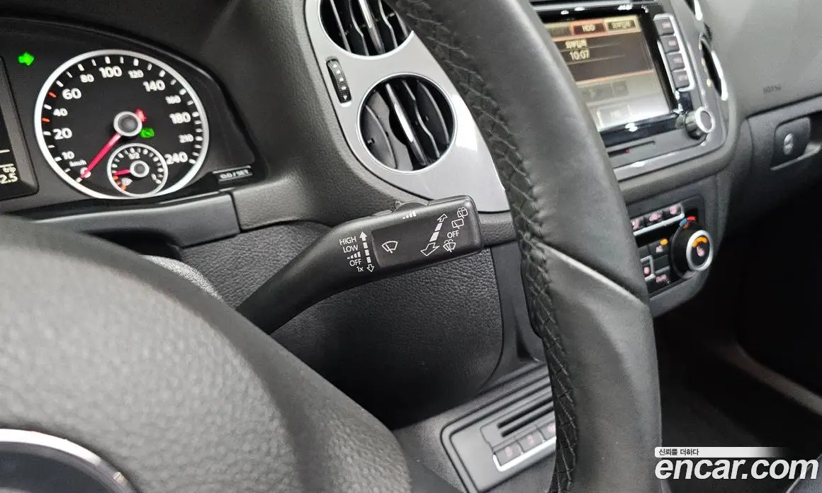 Volkswagen Tiguan 2012 2.0 автомат (гидро), фото 18