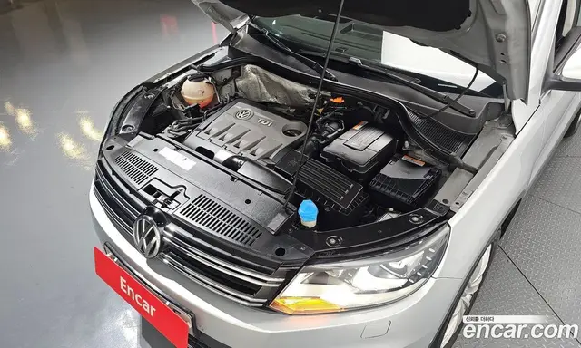 Volkswagen Tiguan 2012 2.0 автомат (гидро), миниатюра 6