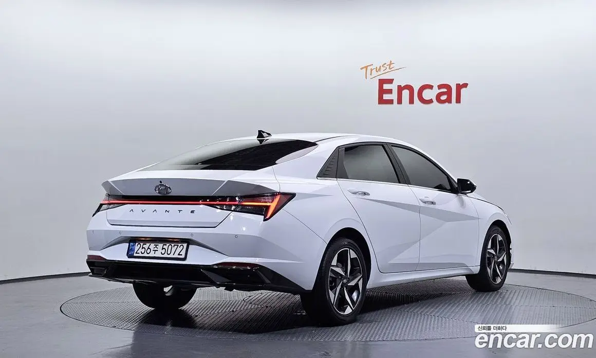 Hyundai Avante 2022 1.6 автомат (гидро), фото 2
