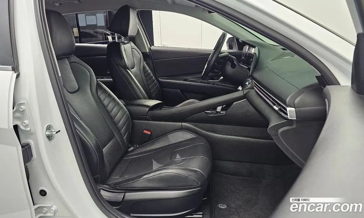 Hyundai Avante 2022 1.6 автомат (гидро), фото 16