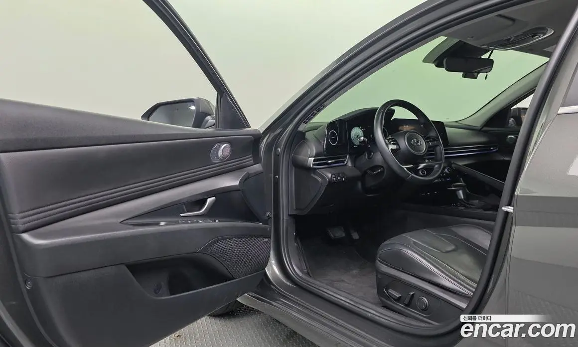 Hyundai Avante 2023 1.6 автомат (гидро), фото 13