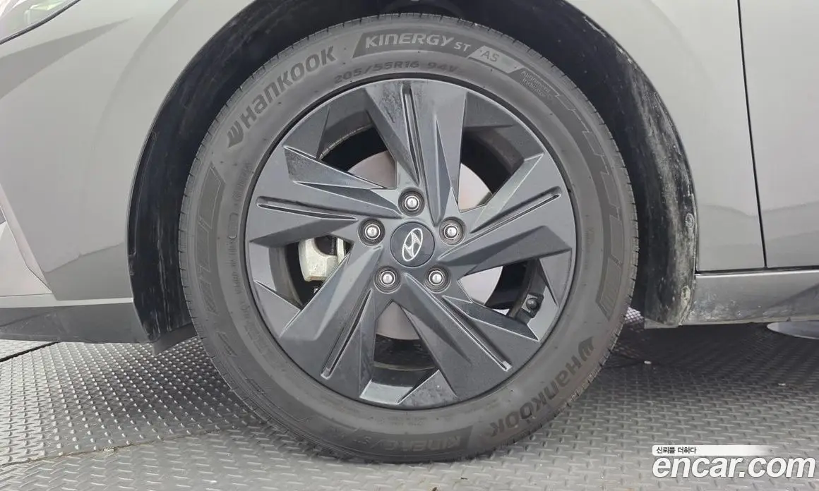Hyundai Avante 2023 1.6 автомат (гидро), фото 5