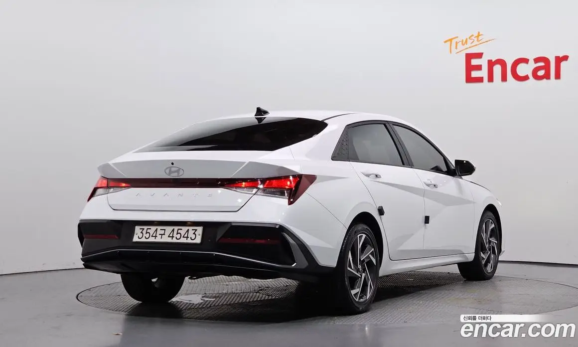 Hyundai Avante 2023 1.6 автомат (гидро), фото 2