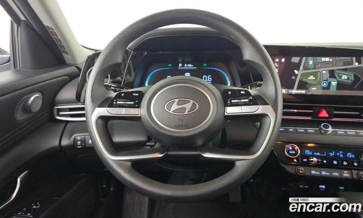 Hyundai Avante 2023 1.6 автомат (гидро), фото 11