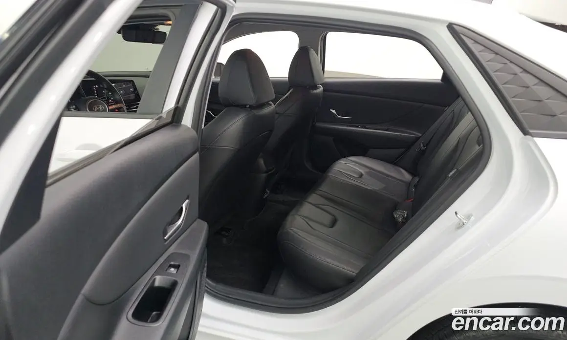 Hyundai Avante 2023 1.6 автомат (гидро), фото 19