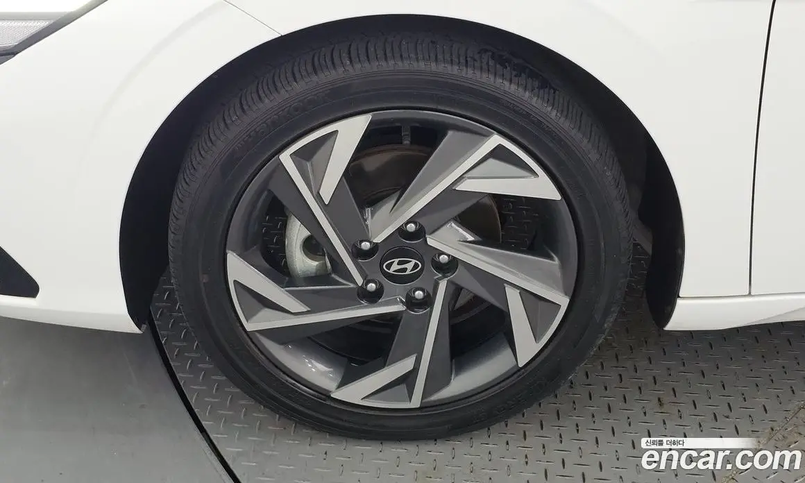 Hyundai Avante 2023 1.6 автомат (гидро), фото 5
