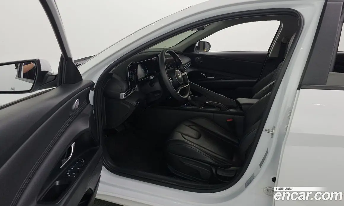 Hyundai Avante 2023 1.6 автомат (гидро), фото 10