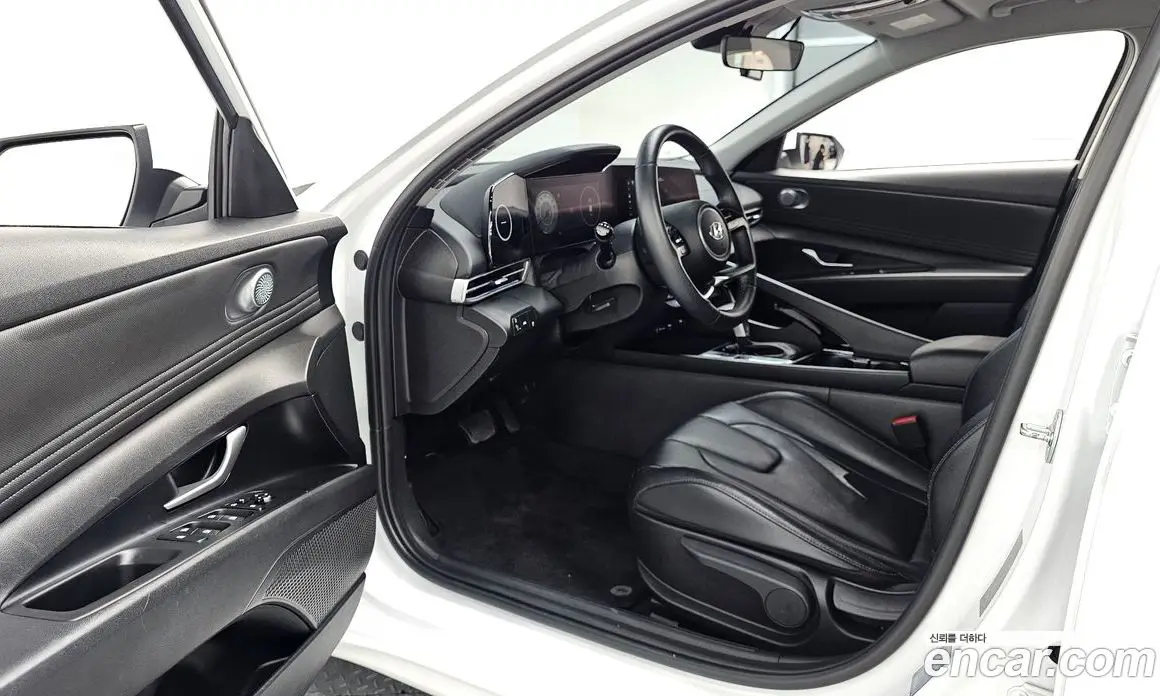 Hyundai Avante 2023 1.6 автомат (гидро), фото 13