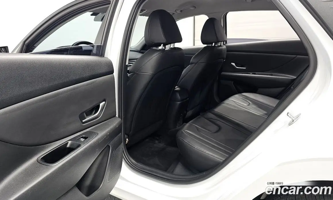 Hyundai Avante 2023 1.6 автомат (гидро), фото 16