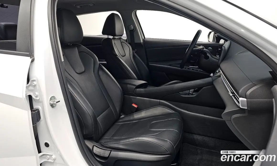 Hyundai Avante 2023 1.6 автомат (гидро), фото 17