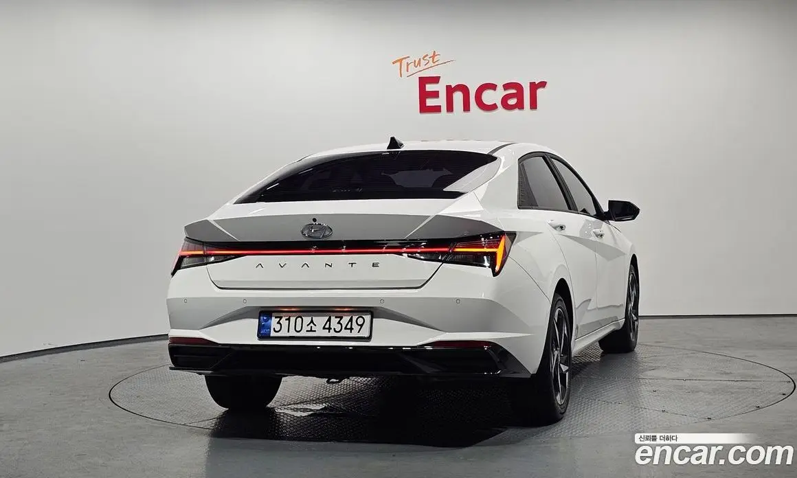 Hyundai Avante 2023 1.6 автомат (гидро), фото 4