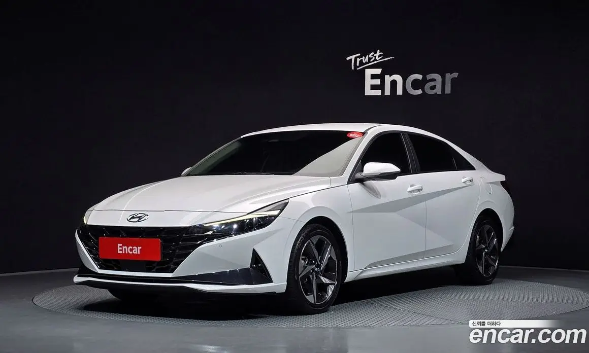 Hyundai Avante 2023 1.6 автомат (гидро), фото 1
