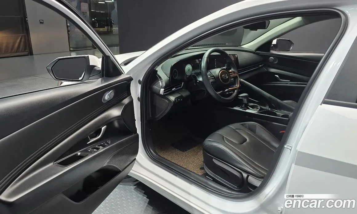 Hyundai Avante 2023 1.6 автомат (гидро), фото 13