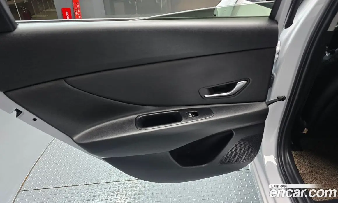 Hyundai Avante 2023 1.6 автомат (гидро), фото 15