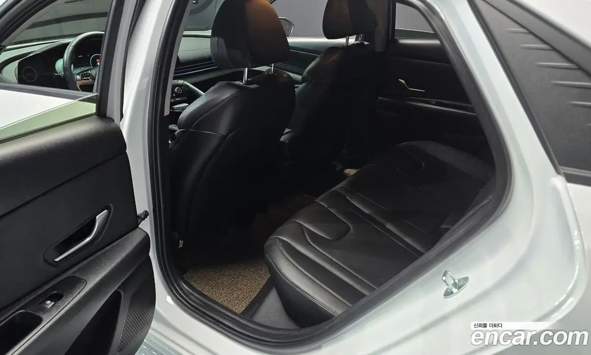Hyundai Avante 2023 1.6 автомат (гидро), фото 16