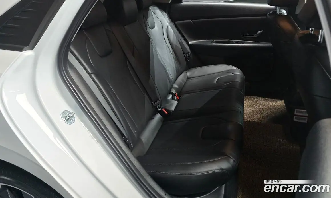 Hyundai Avante 2023 1.6 автомат (гидро), фото 17