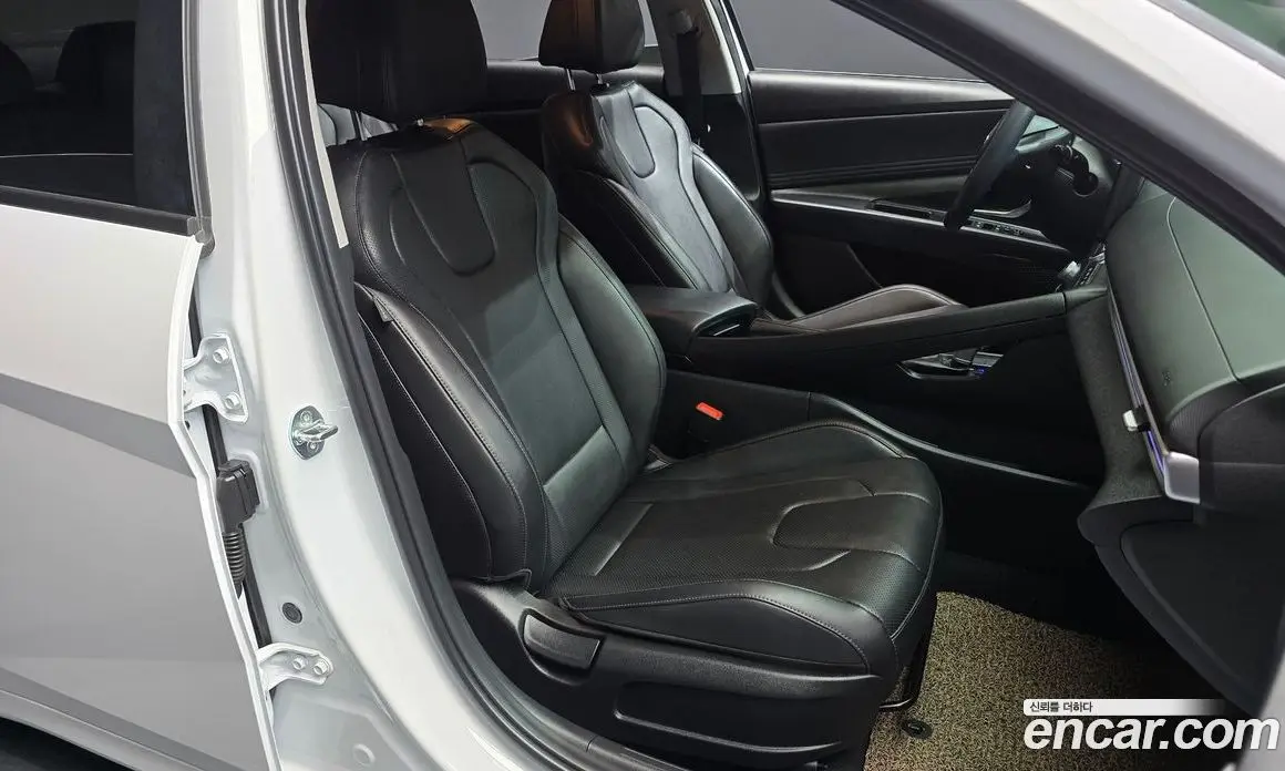Hyundai Avante 2023 1.6 автомат (гидро), фото 18