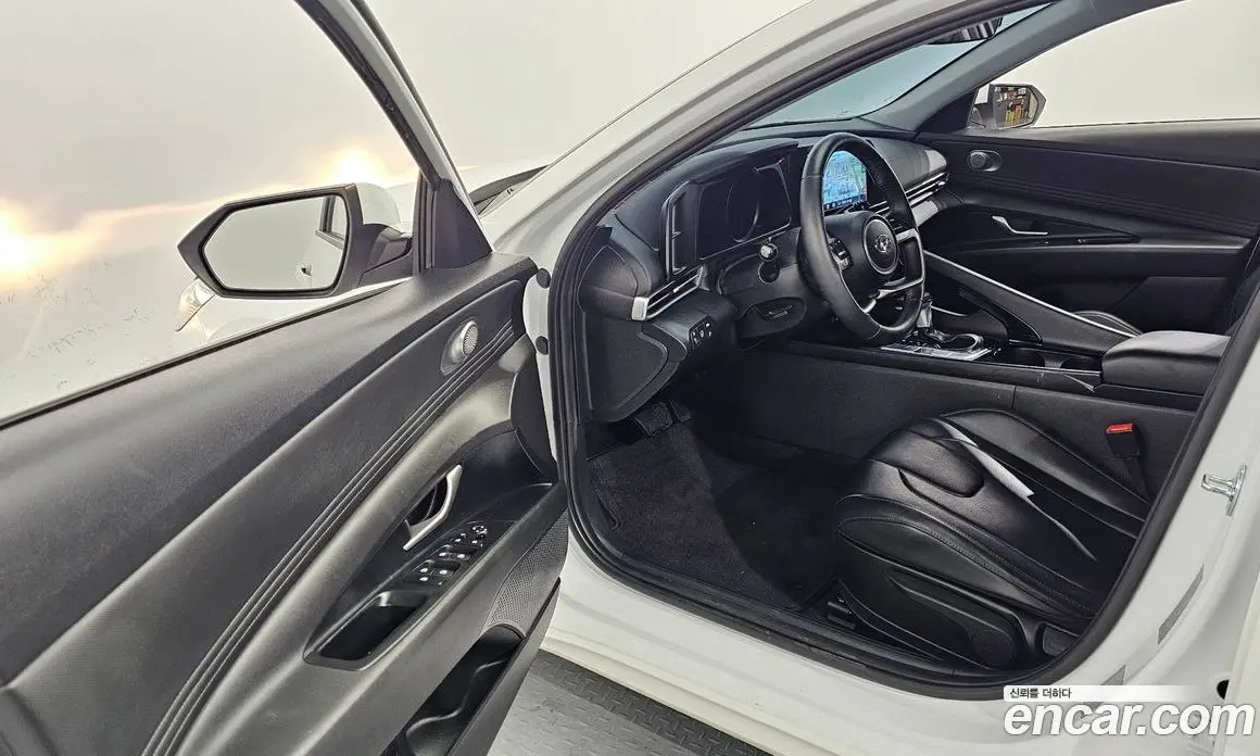 Hyundai Avante 2023 1.6 автомат (гидро), фото 13