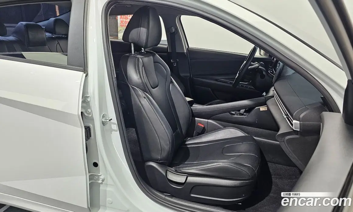 Hyundai Avante 2023 1.6 автомат (гидро), фото 16