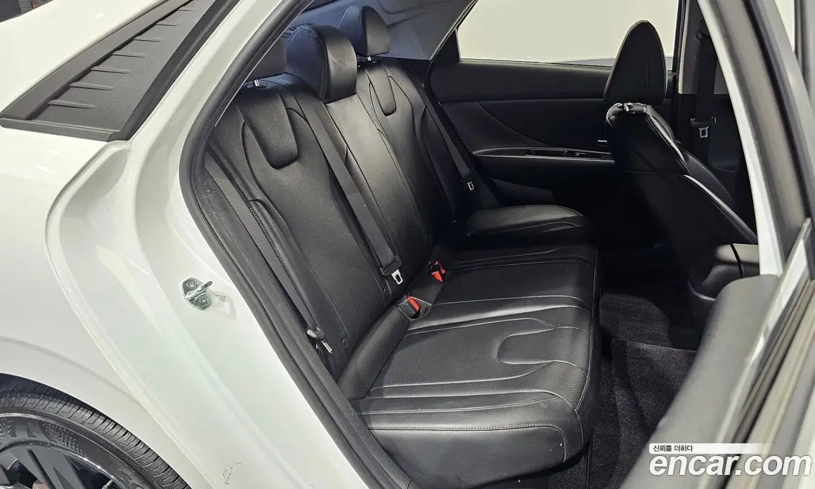 Hyundai Avante 2023 1.6 автомат (гидро), фото 18