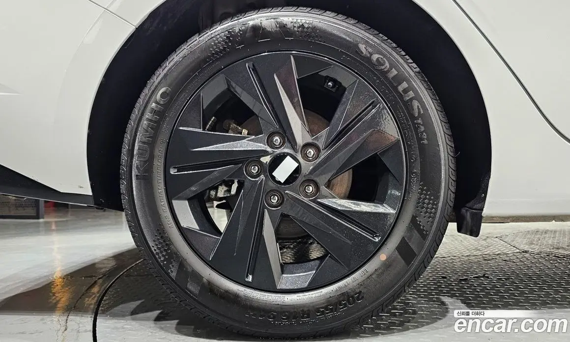 Hyundai Avante 2023 1.6 автомат (гидро), фото 5