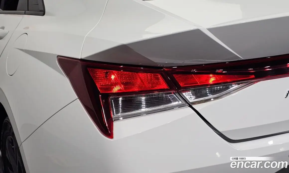 Hyundai Avante 2023 1.6 автомат (гидро), фото 9