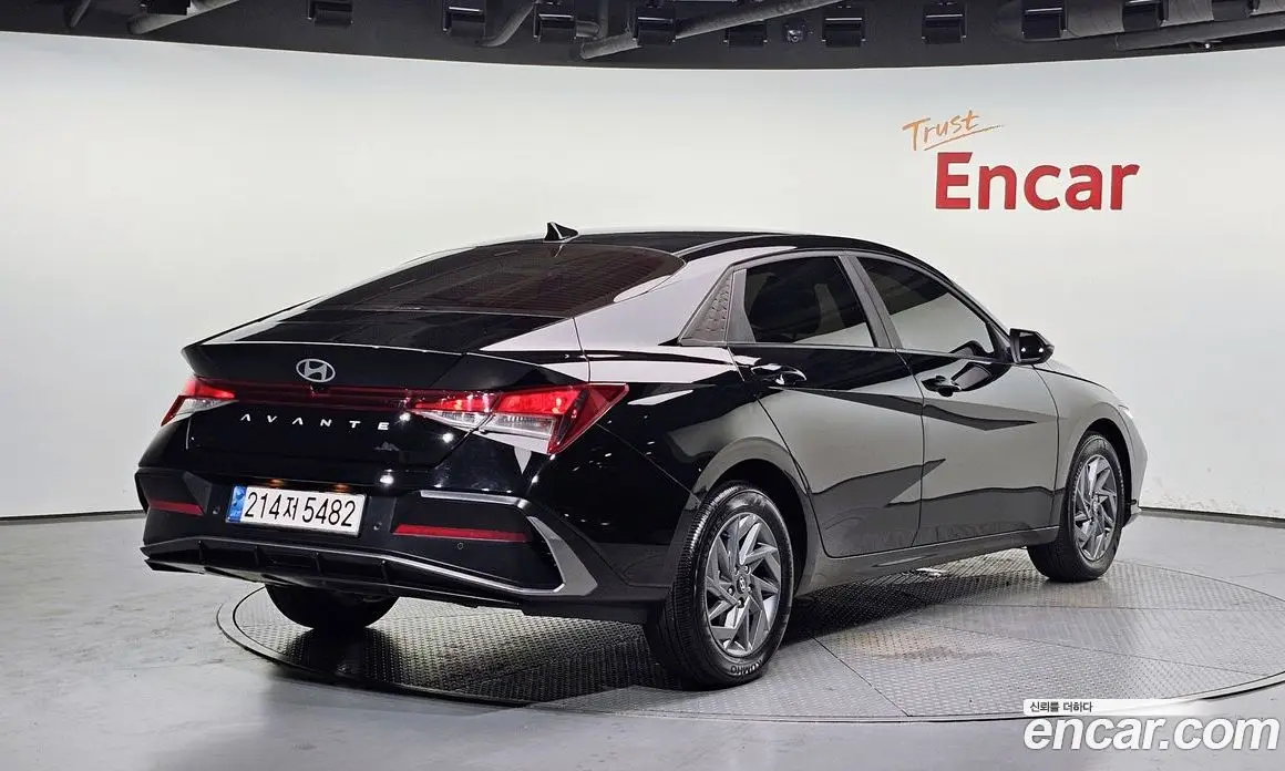 Hyundai Avante 2024 1.6 автомат (гидро), фото 2