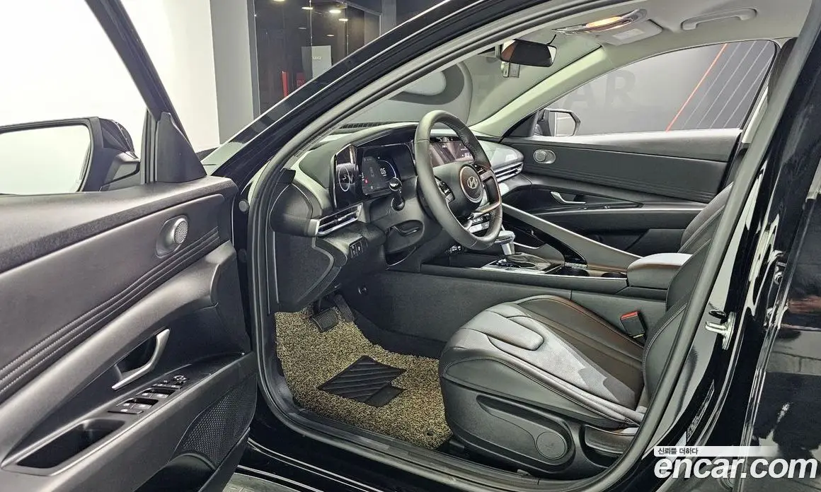 Hyundai Avante 2024 1.6 автомат (гидро), фото 13