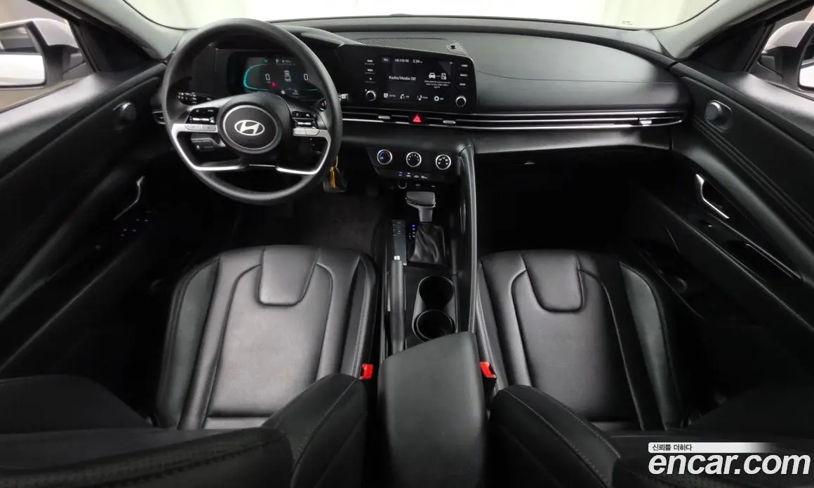 Hyundai Avante 2024 1.6 автомат (гидро), фото 7
