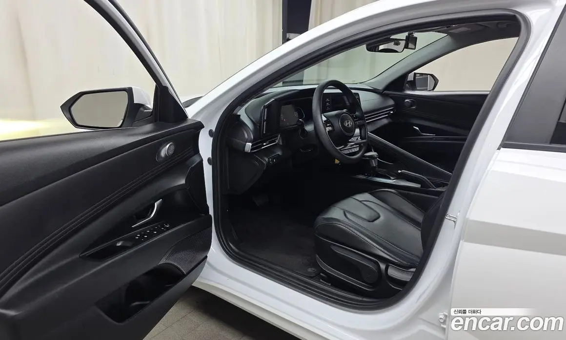 Hyundai Avante 2024 1.6 автомат (гидро), фото 10